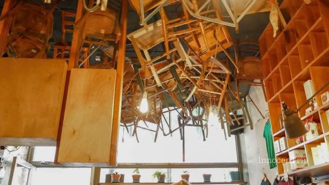 メルボルンのカフェBrother Baba Budan(ブラザーババブダン)はチェア吊り盛り!? のサムネイル画像
