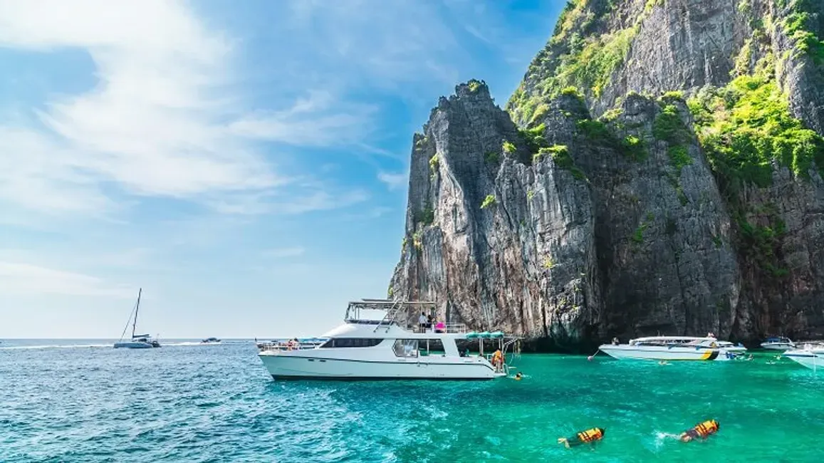 ひとり旅での海外現地ツアー活用法：英語vs日本語ツアーの比較と選び方 のサムネイル画像