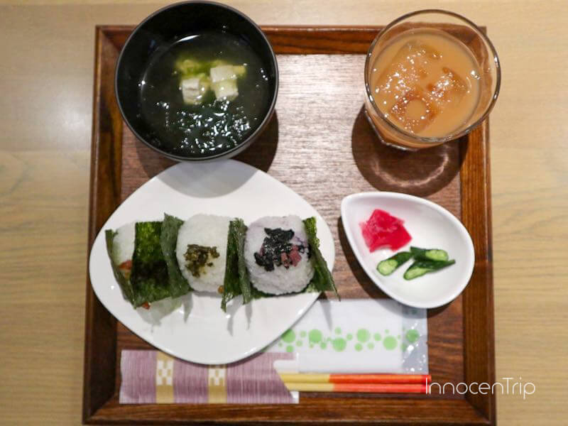 朝食