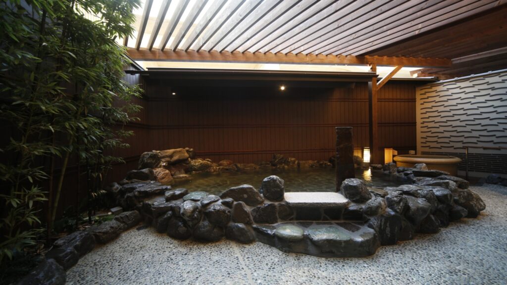 吉野桜の湯 女性 半露天風呂