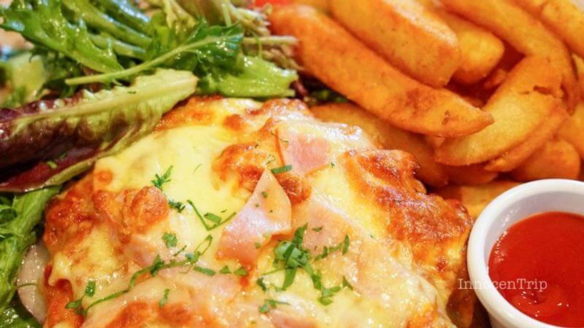 メルボルン名物チキンパルマ体験記：The Birmingham Hotelでの味わい のアイキャッチ画像